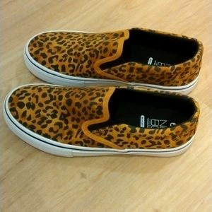 Cheetah print shoes. Size 6 1/2. They have memory foam inside.